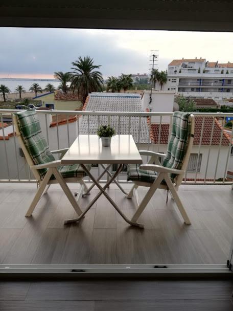 Apartamento Acogedor En Primera Linea De Playa دينايا المظهر الخارجي الصورة